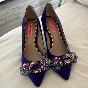 Betsey Johnson size 7.5 purple heels!